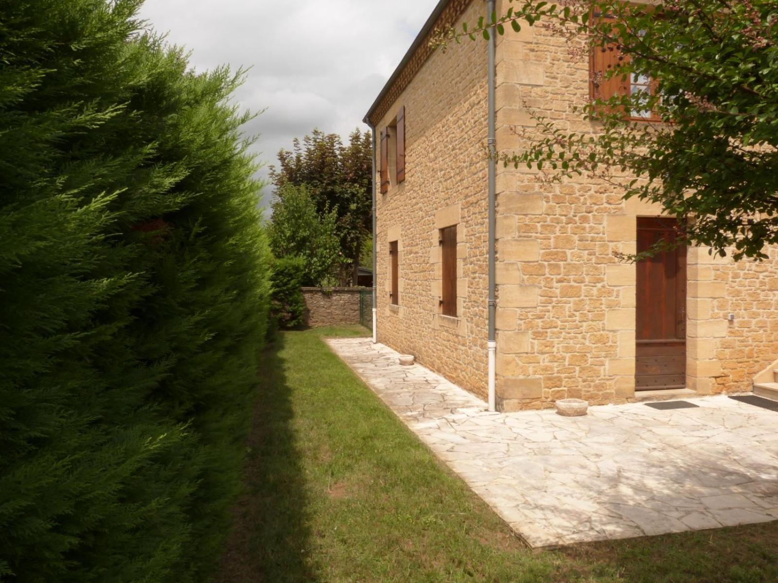Logement Spacieux Rez-De-Chaussee, Jardin, Stationnement Devant, A 5 Minutes A Pied Du Centre De Sarlat 빌라 외부 사진